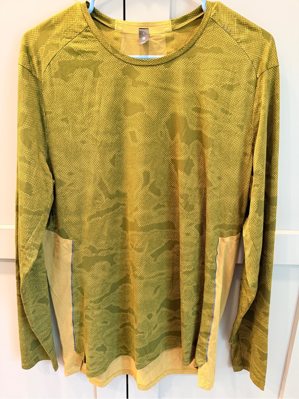 Like New Men’s Lululemon Long Sleeve Camo